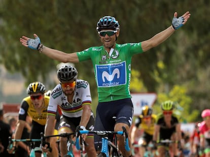 Valverde celebra su triunfo en la meta de Almadén