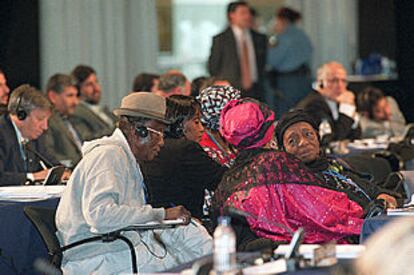 Participantes en la II Asamblea Mundial del Envejecimiento.