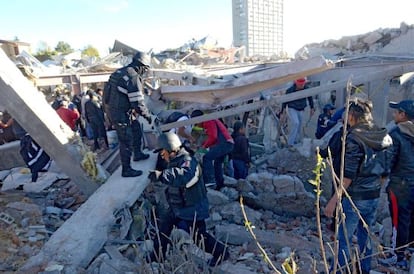 Labores de rescate tras la explosión en el hospital de Cuajimalpa 
