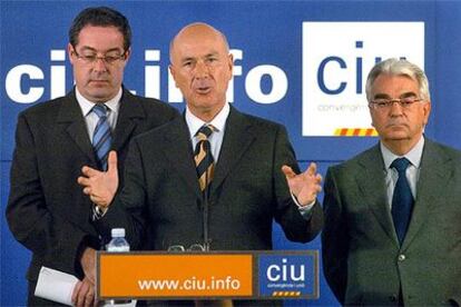 Pere Macias, Duran Lleida y Carles Gasoliba explican las razones de CiU para no apoyar los Presupuestos.