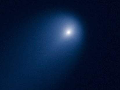 El cometa Ison, a 630 millones de kilómetros de la Tierra, fotografiado por el telescopio Hubble.