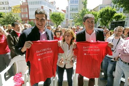 Pedro Sánchez y José Ramón Gómez Besteiro, en un acto del PSOE en noviembre de 2015 en A Coruña.