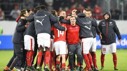 Suiza celebra la clasificaci&oacute;n para la Eurocopa de 2016. 