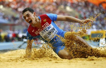 Aleksandr Menkov se llevó el oro en la final de salto de longitud con 8,56 metros.