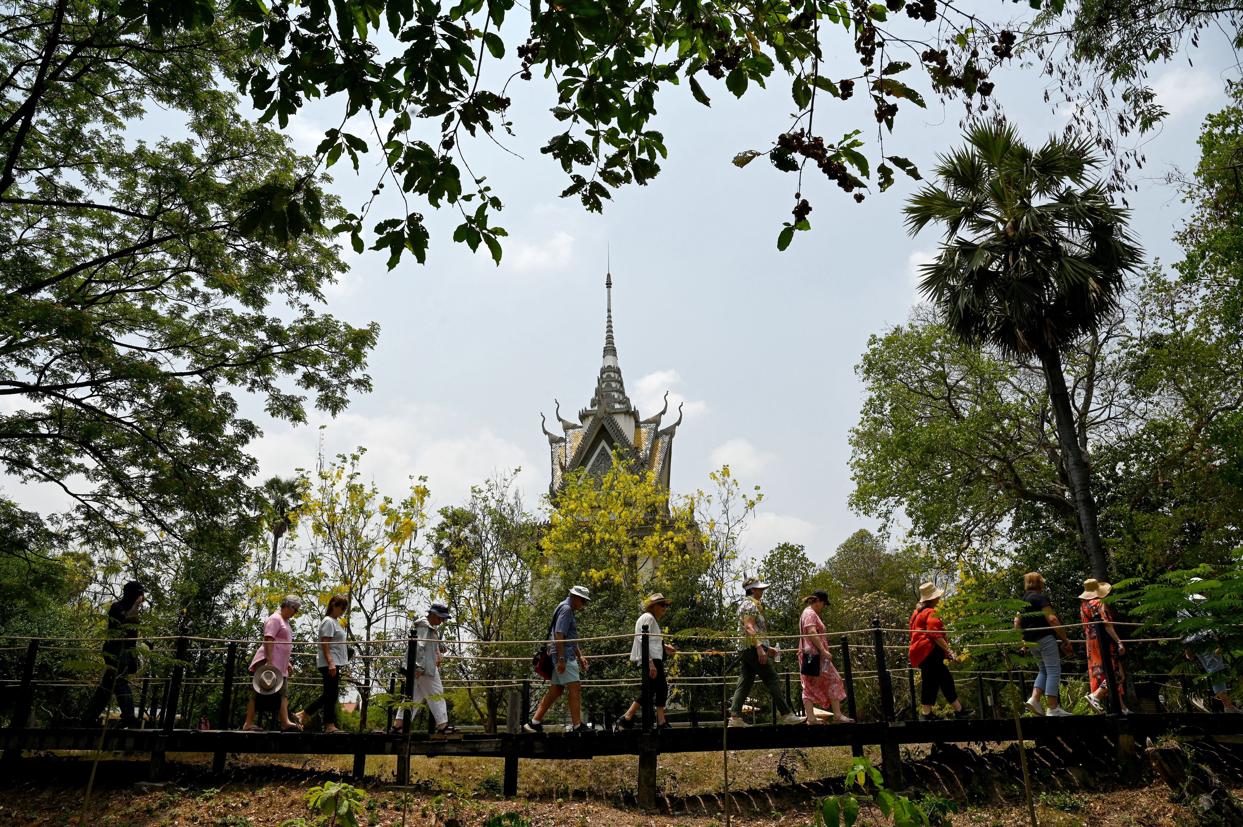 Camboya es mucho más que Angkor: de una cueva con dos millones de murciélagos a una enigmática pirámide