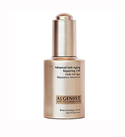 Algenist, la marca cosmética de San Francisco, ha creado ese aceite facial especialmente indicado para prevenir y reducir las arrugas de las pieles maduras. Se absorbe muy rápido y no deja sensación de grasa. (55 euros aprox.)