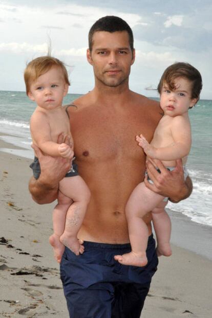 Ricky Martin, con sus hijos Matteo (izquierda) y Valentino.