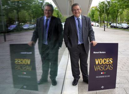 El exrector de la Universidad Pública del País Vasco (UPV/EHU), Manuel Montero, posa durante la presentación del libro "Voces vascas".