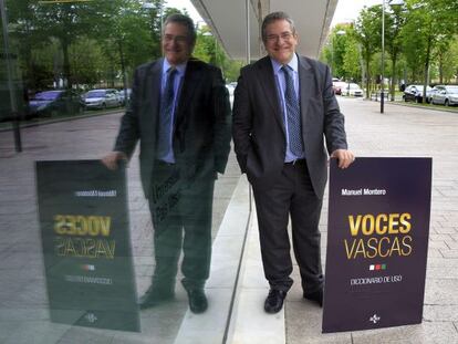 El exrector de la Universidad Pública del País Vasco (UPV/EHU), Manuel Montero, posa durante la presentación del libro "Voces vascas".