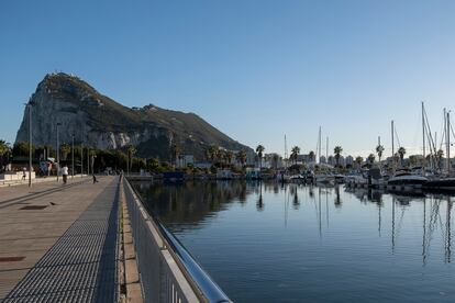 Vistas de Gibraltar desde la Línea de la Concepción.