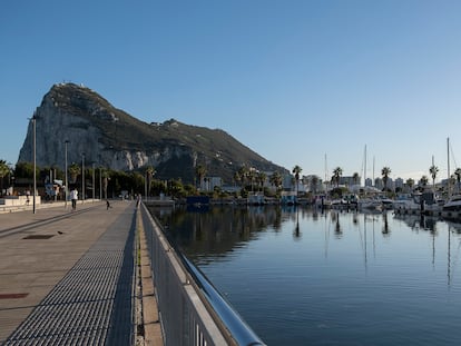 Vistas de Gibraltar desde la Línea de la Concepción.