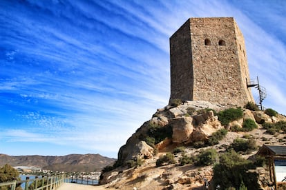 La torre de Santa Elena, también conocida como torre de La Azohía.