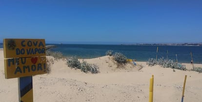 Playa de Cova do Vapor, enfrente de Lisboa.