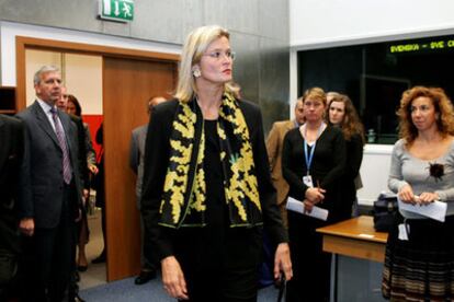 La ministra de Asuntos Exteriores austriaca, Ursula Plassnik, a su llegada a la reunión de hoy.