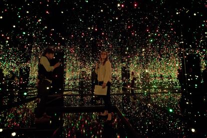 El 'Infinity Mirrored Room – Filled with the Brilliance of Life', realizado en 2011