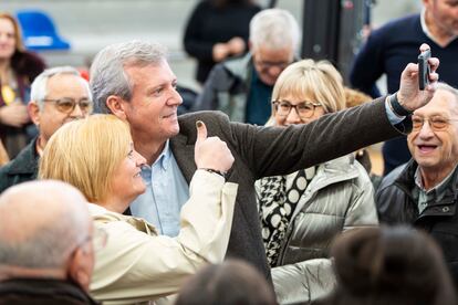 Alfonso Rueda, este domingo en un acto electoral en A Estrada (Pontevedra).