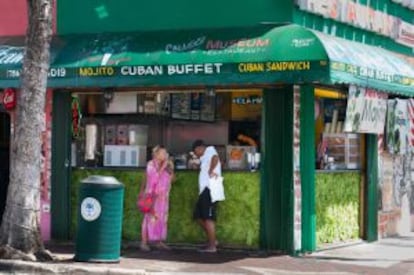 Restaurante de comida cubaba en la Calle Ocho, en la Pequeña Habana, en Miami.