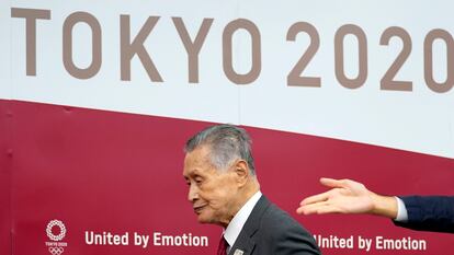 El presidente del Comité Organizador de los Juegos de Tokio 2020, Yoshiro Mori, a su llegada a una conferencia de prensa en Tokio.