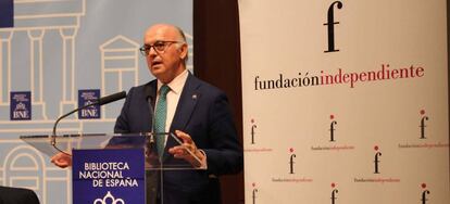 El presidente de la Fundación Independiente, Aldo Olcese, en una de las jornadas en defensa del libro.