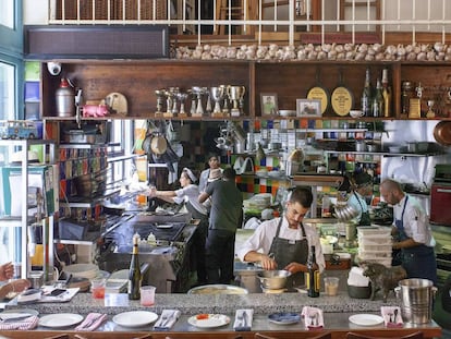 La cocina abierta del restaurante MachneYuda, que tiene locales en Londres y París.