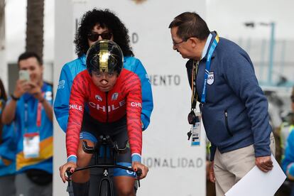 Aranza Villalón en la prueba contrarreloj de ciclismo durante los Juegos Panamericanos 2023.