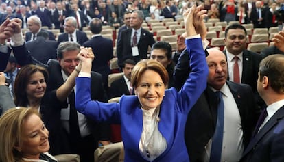 La nacionalista Meral Aksener, tras la presentaci&oacute;n de su nuevo partido Iyi Parti (Buen Partido), el 25 de octubre en Ankara.