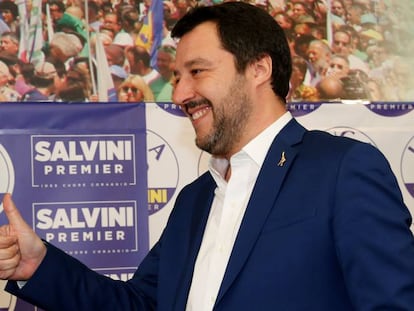 O líder da Liga, Matteo Salvini, antes da coletiva de imprensa nesta segunda-feira, 5 de março, em Milão