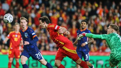 Oyarzabal marca el segundo gol de España ante Países Bajos.