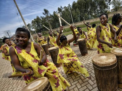 Ingoma Nshya es el primer grupo femenino de percusionistas de Ruanda.