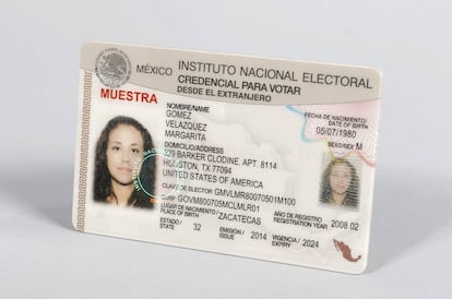 Imagen de un carnet electoral de México.