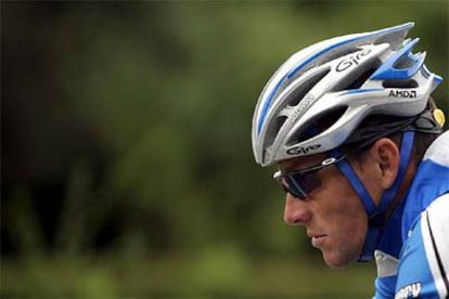 Lance Armstrong, durante un entrenamiento en La Chapelle-Sur-Erdre, ayer.