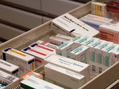 Algunos de los productos que pueden adquirirse en una farmacia. EFE/Archivo