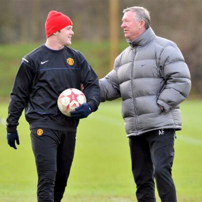 Rooney y Ferguson, en un entrenamiento del Manchester.