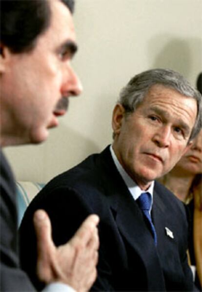 Aznar y Bush, durante su reunión de hoy en Washington.