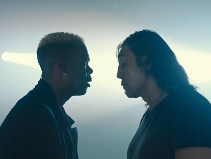 Chris Rock y Javier Bardem en un fotograma de 'Look at Me'.