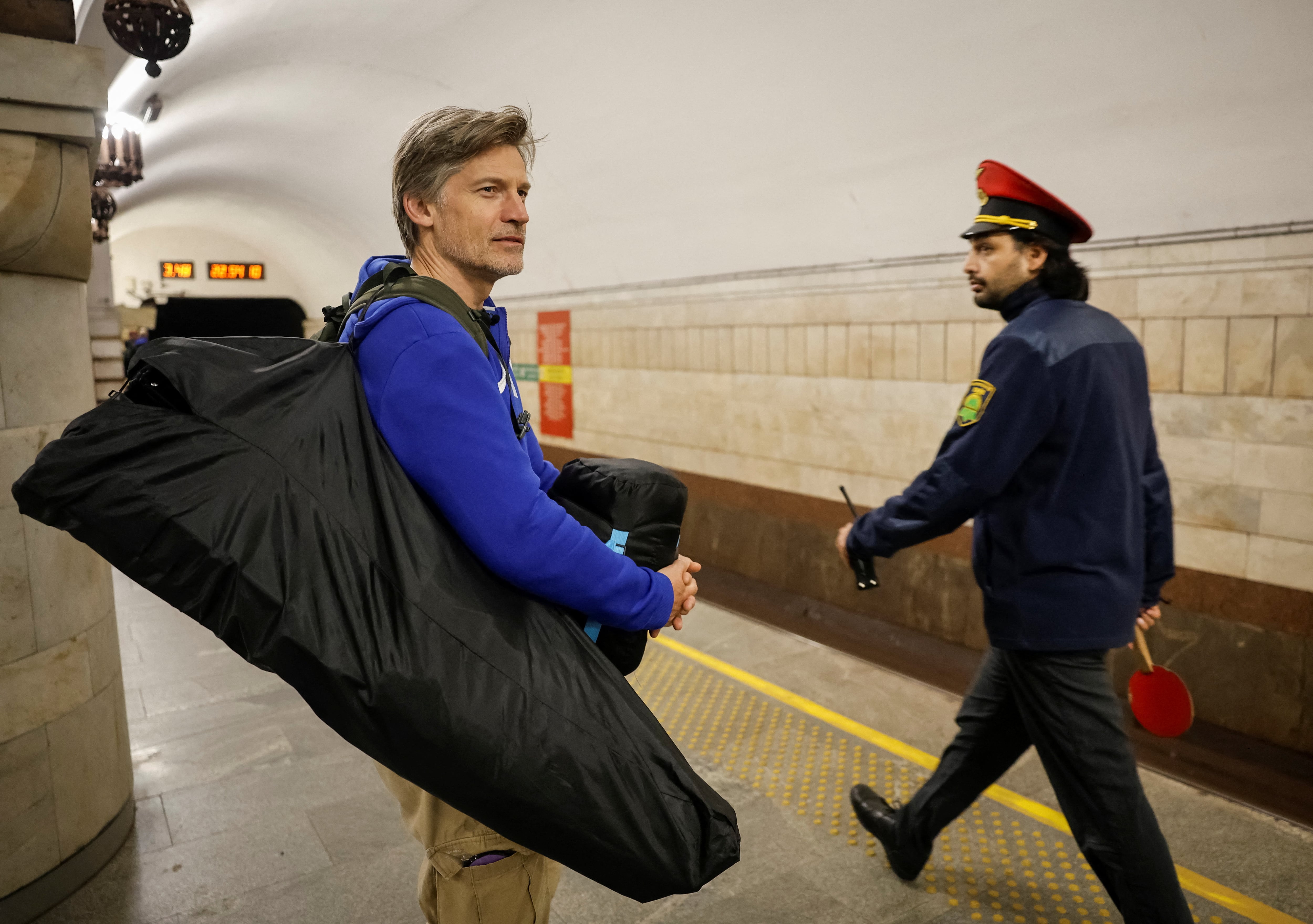 Nikolaj Coster-Waldau, Jaime Lannister en ‘Juego de tronos’, se refugia en una estación de metro de Kiev de los bombardeos rusos
