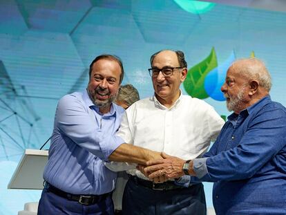 Ignacio Sánchez Galán, presidente de Iberdrola, junto al presidente de Brasil, Luis Inácio Lula da Silva, y el ministro brasileño de minas Alexandre Silveira