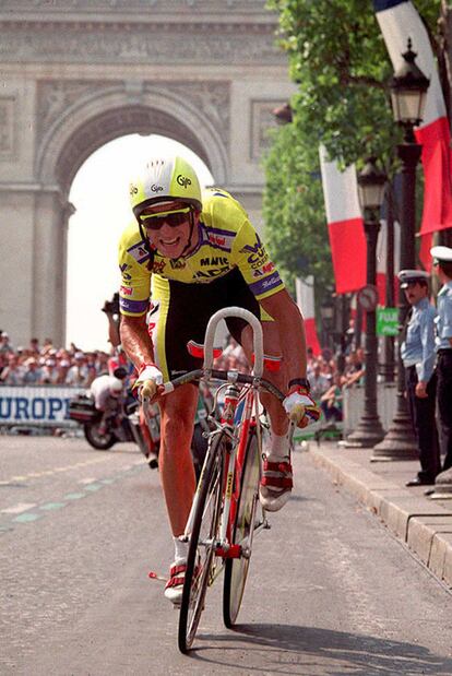 En 1989, el Tour no acababa con el tradicional paseo por los Campos Elseos, sino con una contrarreloj por la lujosa avenida parisina. Fue lo nico que necesit el estadounidense Greg LeMond para superar a Laurent Fignon en 58s y llevarse su segunda ronda gala por 8, la menor diferencia en toda la historia de la carrera.