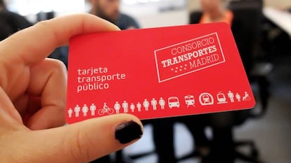 Una tarjeta de abono transporte de Madrid.