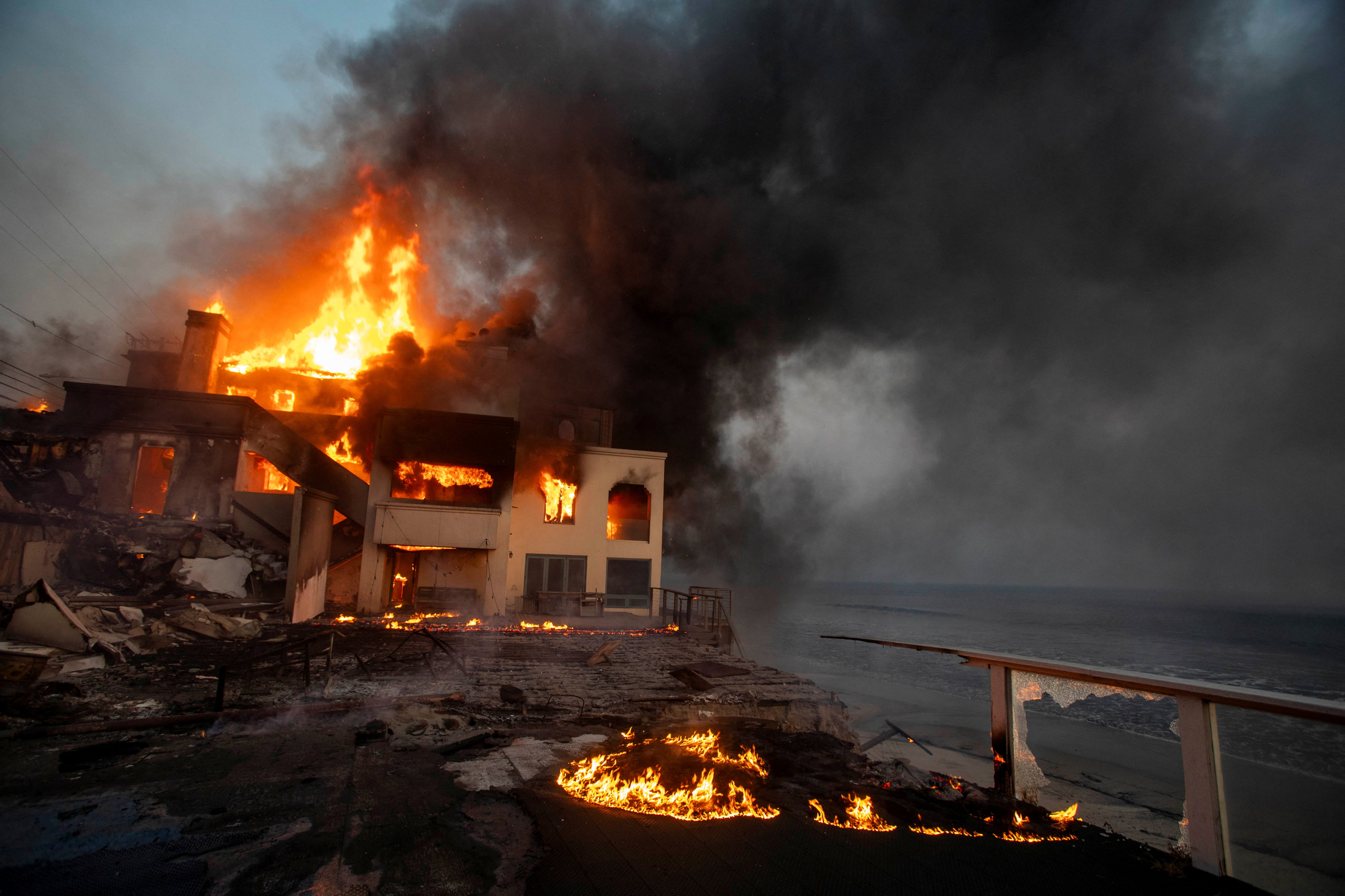 Dónde se ubican los incendios de California, cómo comenzaron y cuáles son los daños hasta ahora