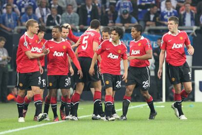 Los jugadores del Manchester United celebran el gol de Giggs.