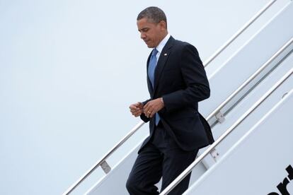 Obama se apea del Air Force One en Nueva York