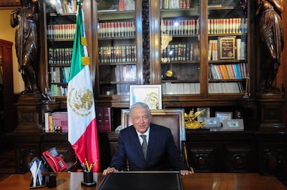 Andrés Manuel López Obrador en su despacho en Palacio Nacional.