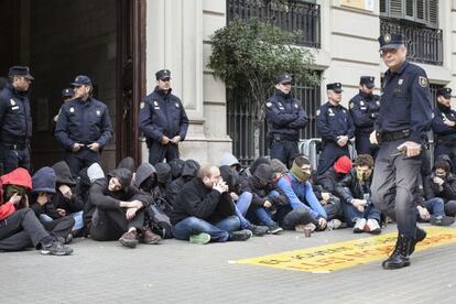 Protesta contra la 'llei mordassa' a Barcelona.