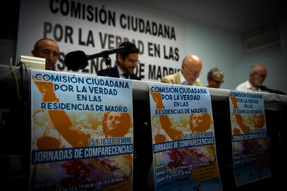 Los expertos del tribunal de la comisión ciudadana por la Verdad en las Residencias durante la primera sesión en Madrid a 15 de septiembre de 2023.