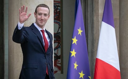 El presidente franc&eacute;s, Emmanuel Macron, recibe a Mark Zuckerberg en el Palacio del El&iacute;seo el 10 de mayo pasado. 