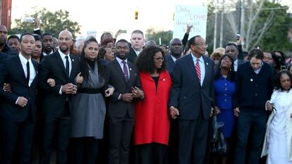 La presentadora estadounidense Oprah Winfrey y los actores de 'Selma' se manifiestan el Selma, Alabama, el pasado 18 de enero con motivo del Día de Martin Luther King.