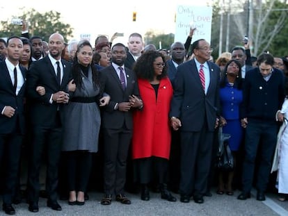 La presentadora estadounidense Oprah Winfrey y los actores de 'Selma' se manifiestan el Selma, Alabama, el pasado 18 de enero con motivo del Día de Martin Luther King.