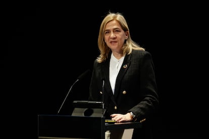 En lo que respecta al ámbito laboral, la infanta Cristina sigue siendo directora del área Internacional de la Fundación La Caixa, institución presidida por el banquero Isidro Fainé Casas, amigo de su padre, para la que empezó a trabajar en 1993. También mantiene su puesto a tiempo parcial en la Aga Khan Development Network (AKDN) en Ginebra, un grupo de agencias de desarrollo privadas creadas por el Aga Khan IV, también gran amigo de Juan Carlos I.