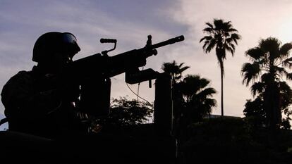 El Ejército resguarda las calles de Acapulco durante las vacaciones. 
